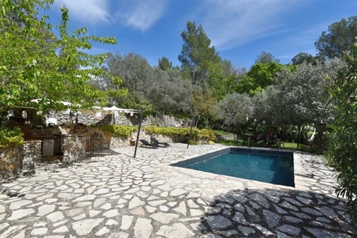Close to the village Villa of 180 m² with 4 bedrooms