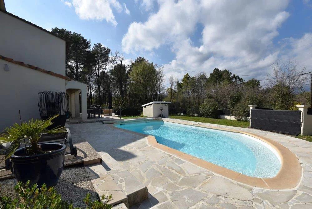Near the village Villa of 150 m² with 4 bedrooms