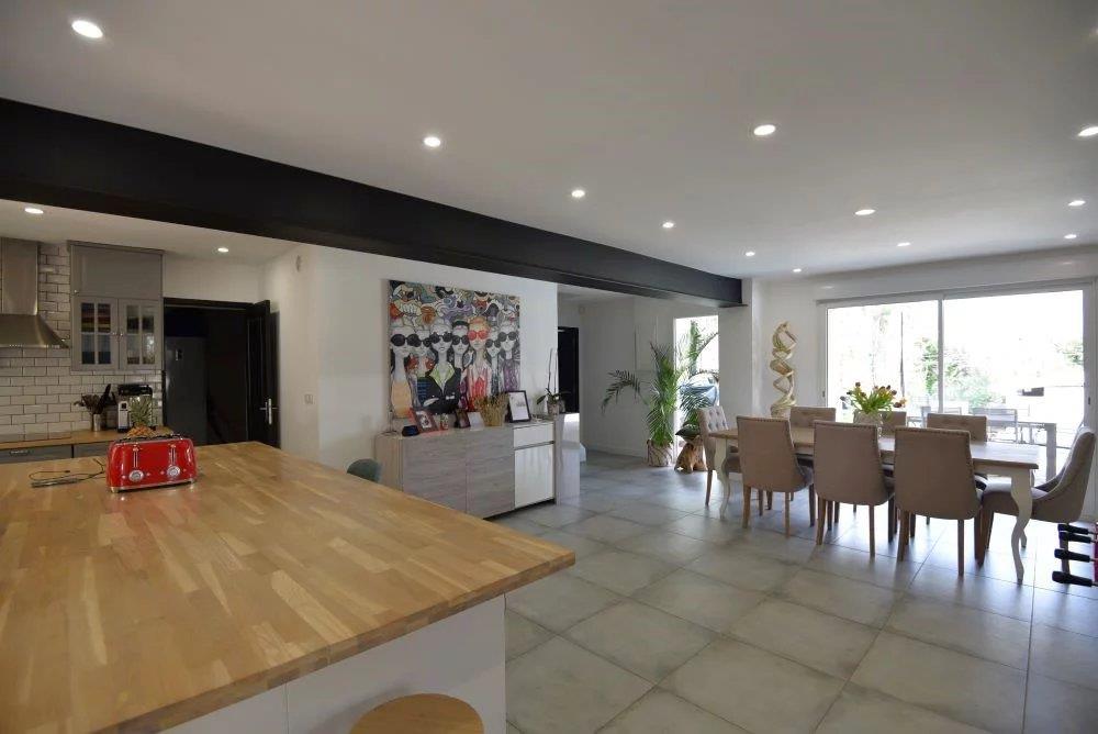 Near the village Villa of 150 m² with 4 bedrooms