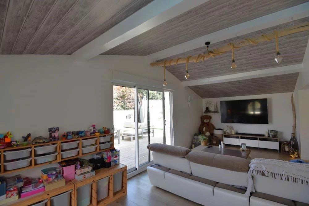 Near the village Villa of 150 m² with 4 bedrooms