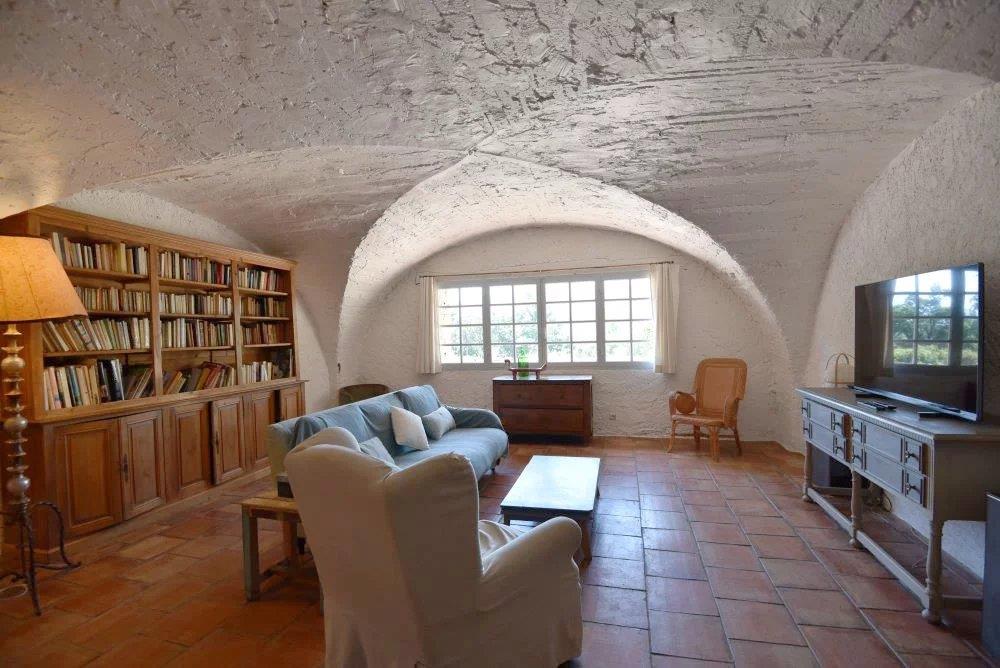 Charm and authenticity Beautiful property of 5 hectares