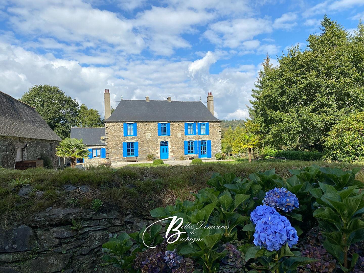For sale 17th century manor with outbuildings on 1.3 ha Côtes d'Armor