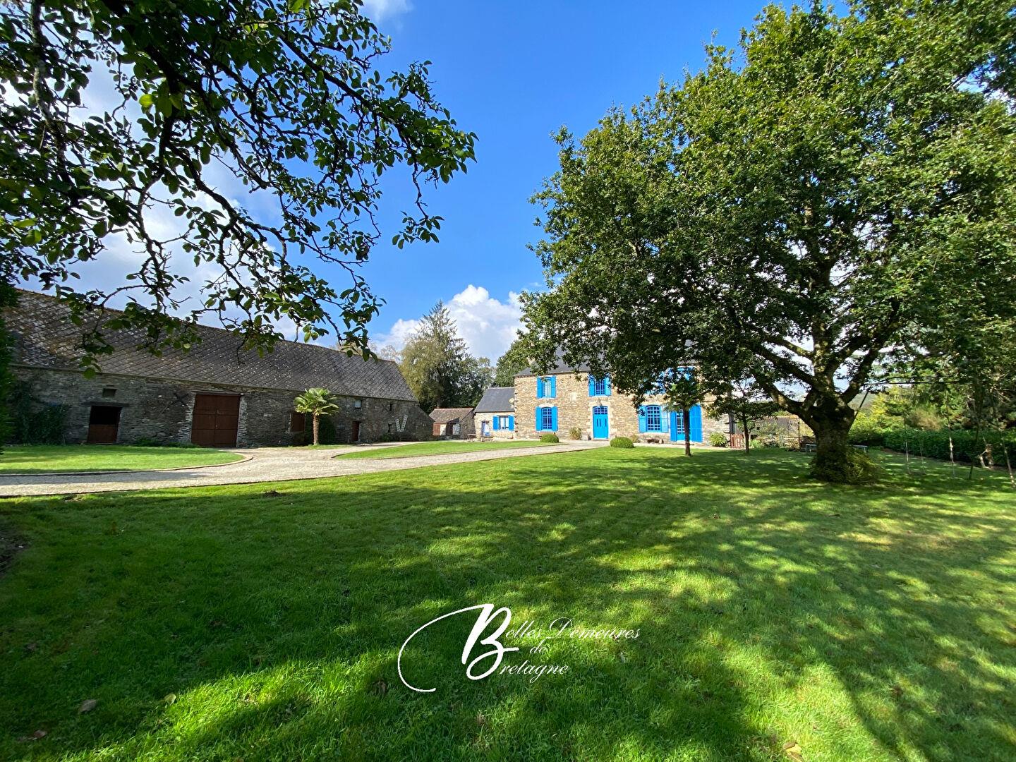 For sale 17th century manor with outbuildings on 1.3 ha Côtes d'Armor