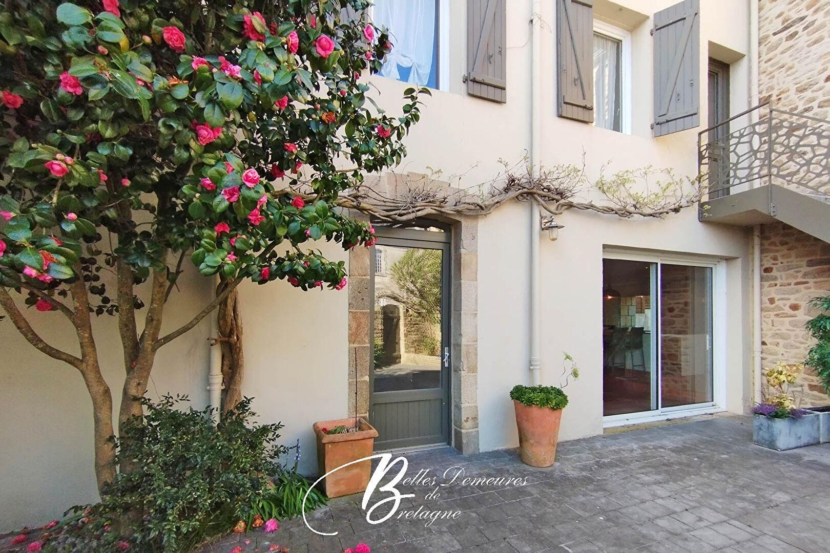 For sale: superb and spacious property in the heart of Auray, Morbihan