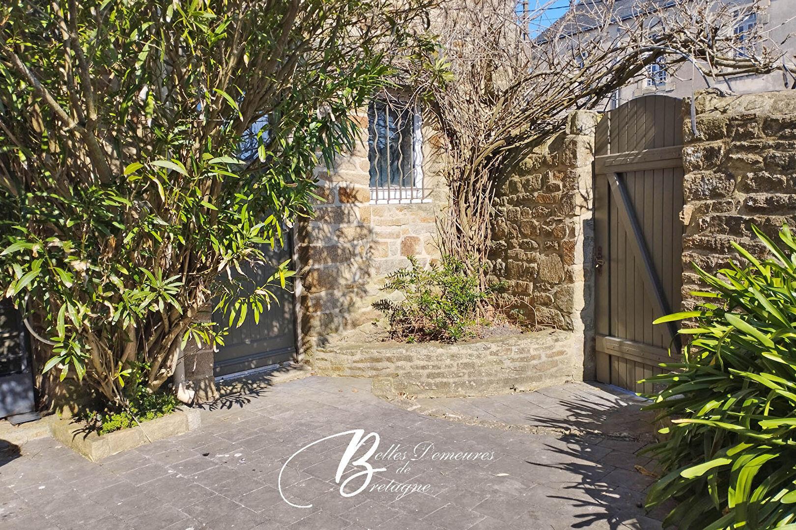 For sale: superb and spacious property in the heart of Auray, Morbihan