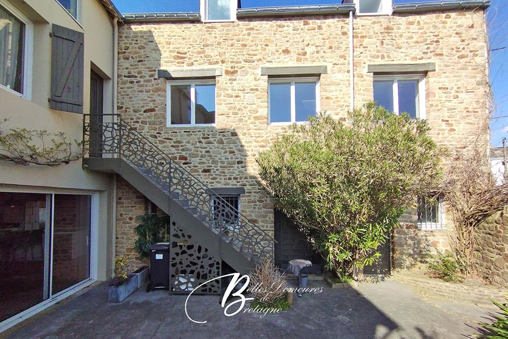 For sale: superb and spacious property in the heart of Auray, Morbihan