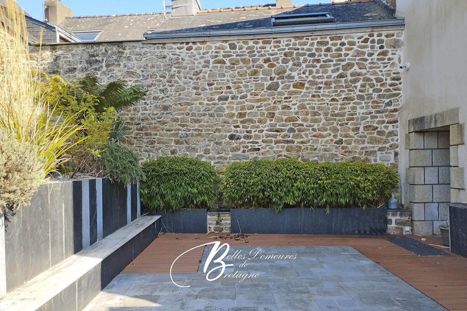 For sale: superb and spacious property in the heart of Auray, Morbihan