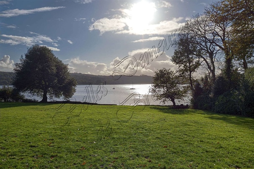 A vendre domaine les pieds dans l'eau sur 3 hectares Finistère
