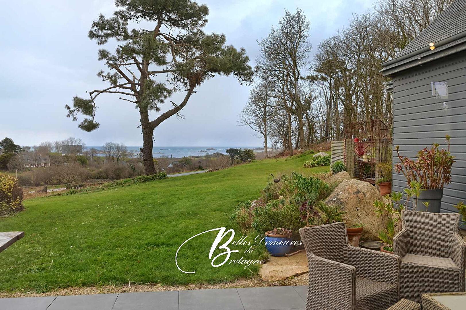 Country house and guest house sea view, Trélévern Cotes d'Armor