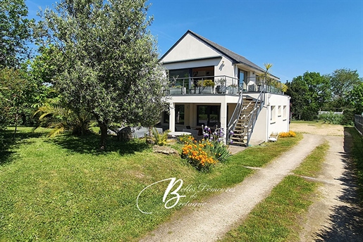 For sale beautiful modern property with gîte near the Golf Morbihan