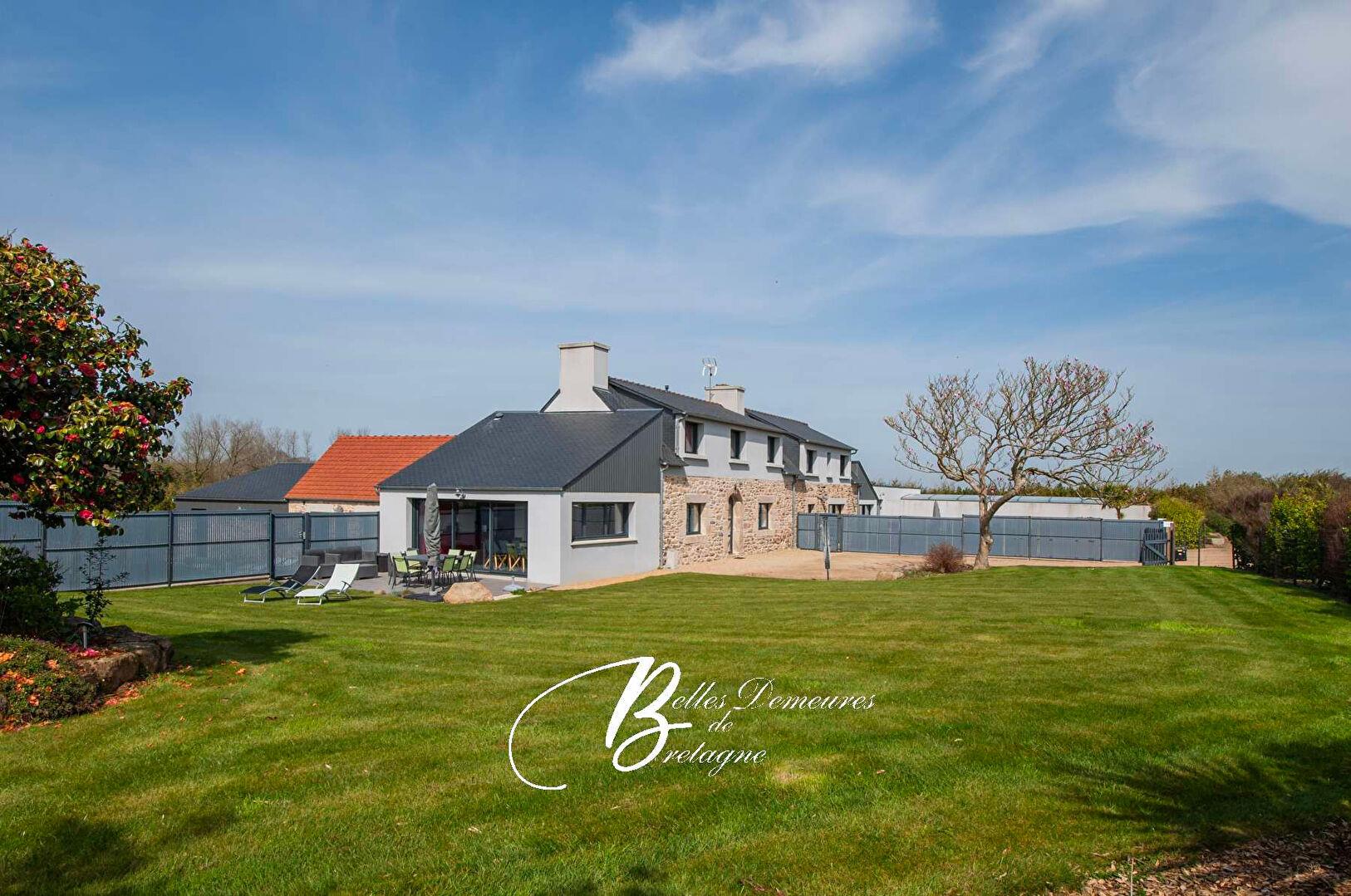For sale Fully renovated property complex Pink Granite Coast