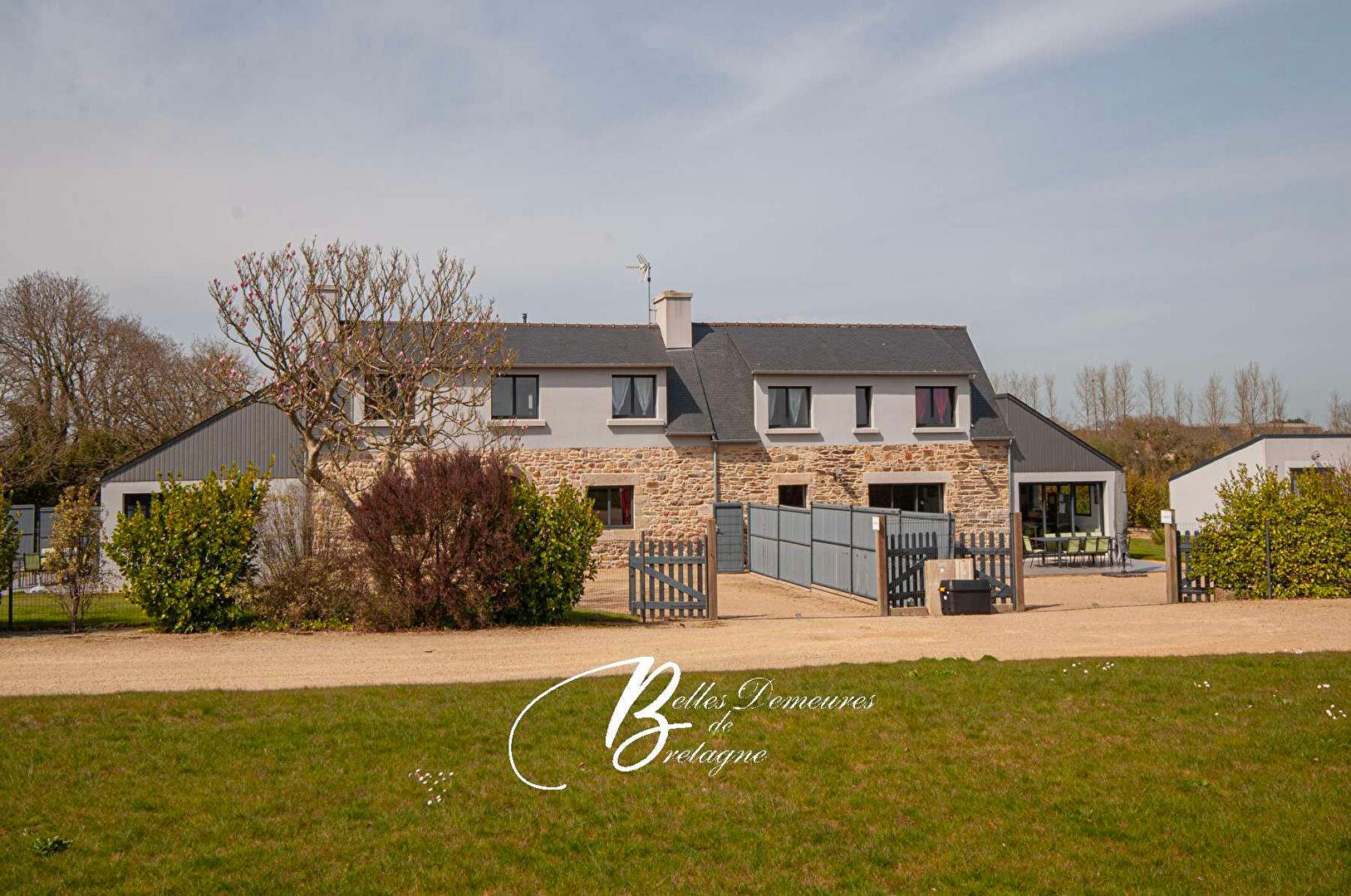 For sale Fully renovated property complex Pink Granite Coast