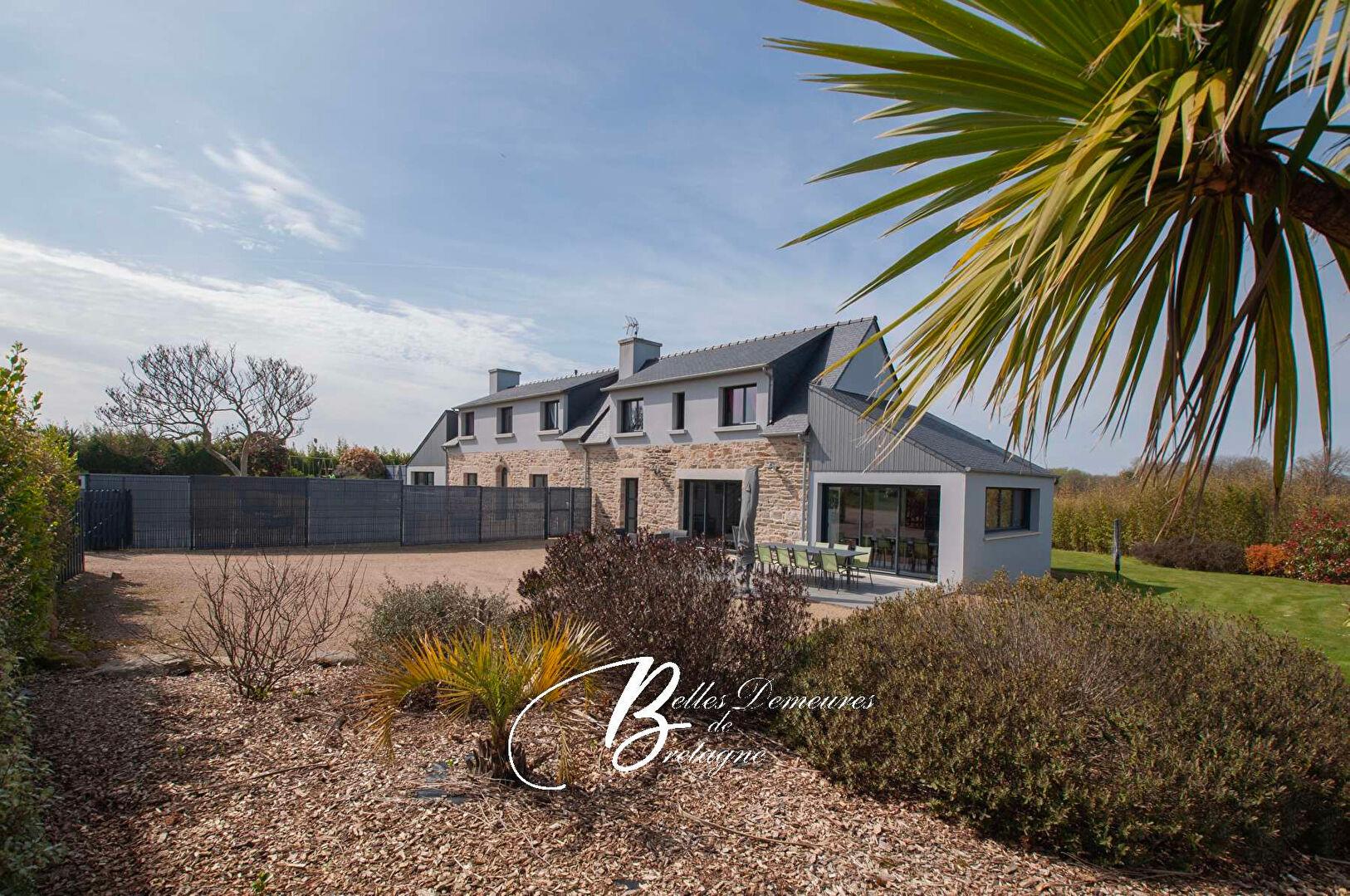 For sale Fully renovated property complex Pink Granite Coast