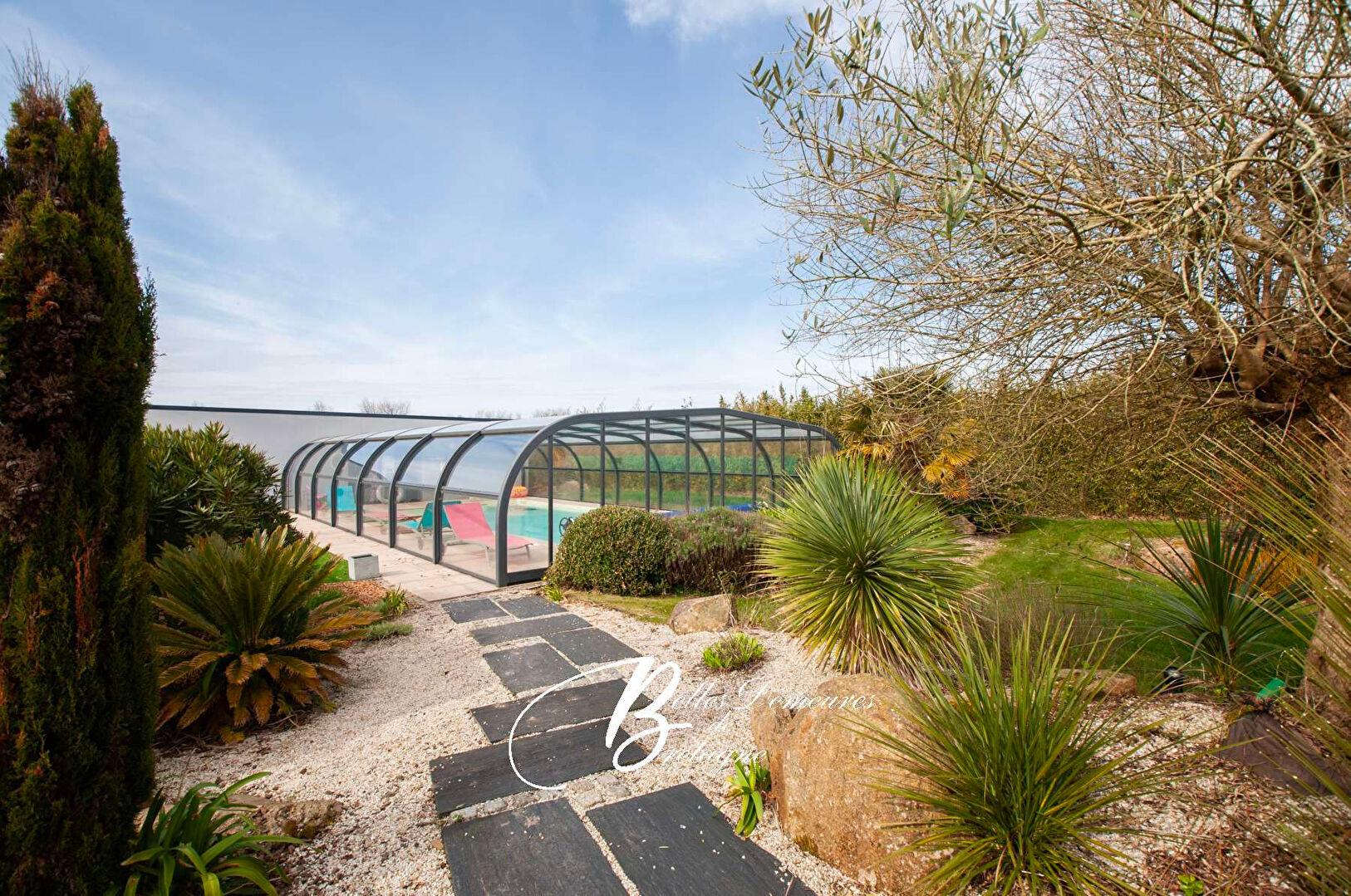 For sale Fully renovated property complex Pink Granite Coast