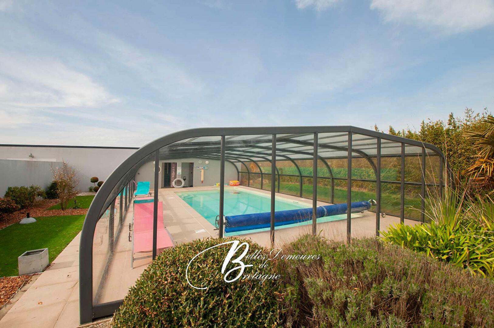 For sale Fully renovated property complex Pink Granite Coast