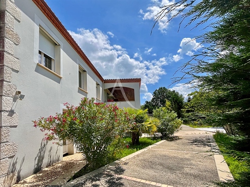 For Sale - Large family home of 145 m² with basement and swimming pool