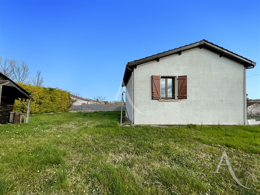 House close to the village with garage and garden