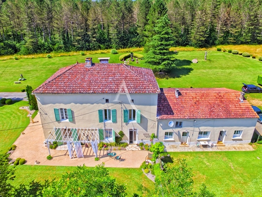 Exceptional character property with gîte and outbuildings