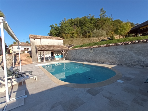 Splendide propriété en pierre avec 2 gites et une piscine