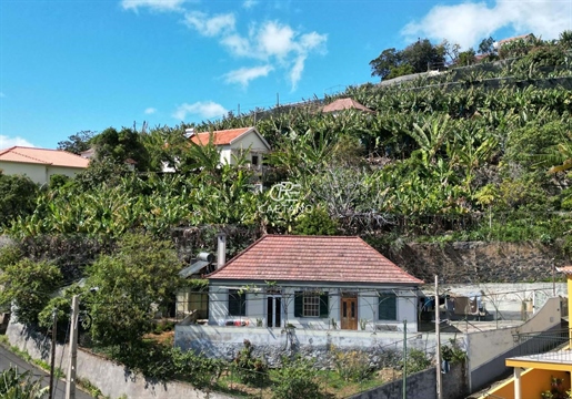Venez découvrir cette magnifique villa de 3 chambres près du village de Ponta do Sol