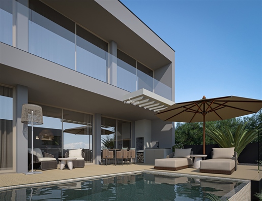 Luxury Villa with Stunning View of the Bay of Funchal – Unique Opportunity!