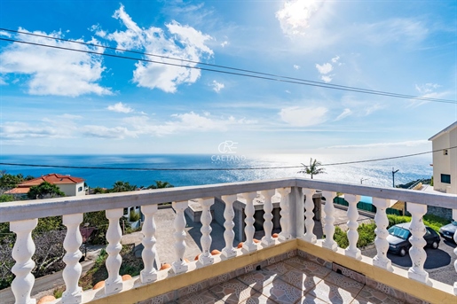 Great Opportunity, Spectacular 3 Bedroom Villa with Sea Views in Estreito da Calheta