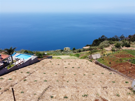 Großes Grundstück mit Meerblick in Ponta do Sol