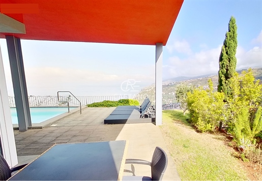 Excellent Villa in Arco da Calheta - Garden, Swimming Pool and View over the South-West Sea
