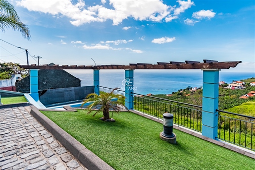Extraordinary Villa with Sea View