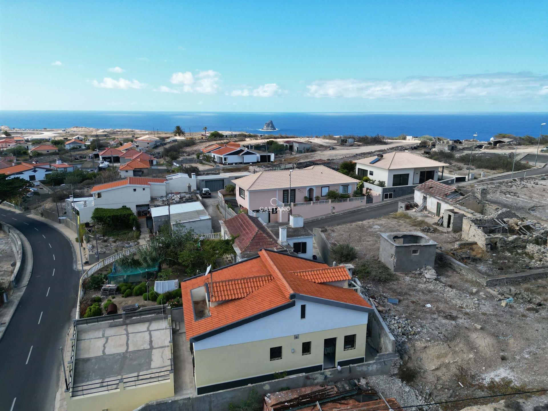 Villa met 2 slaapkamers en garage op 8 minuten van het strand van Porto Santo