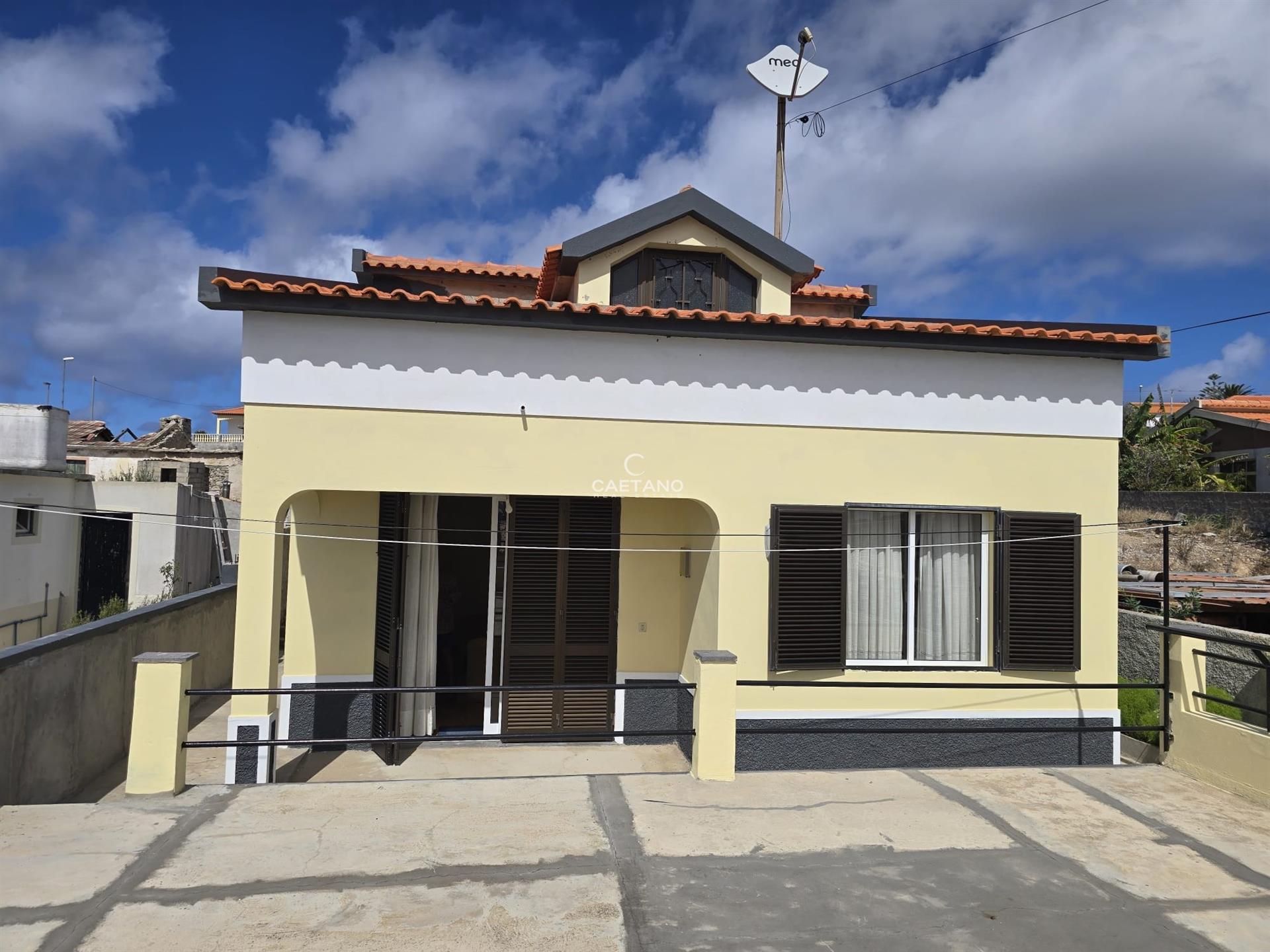Villa met 2 slaapkamers en garage op 8 minuten van het strand van Porto Santo