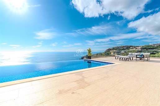 Excellent 3 bedroom villa + 2 Bedroom private apartment low altitude panoramic ocean views