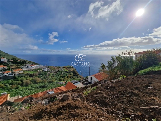 Land with 1753m2 in Calheta with unparalleled views