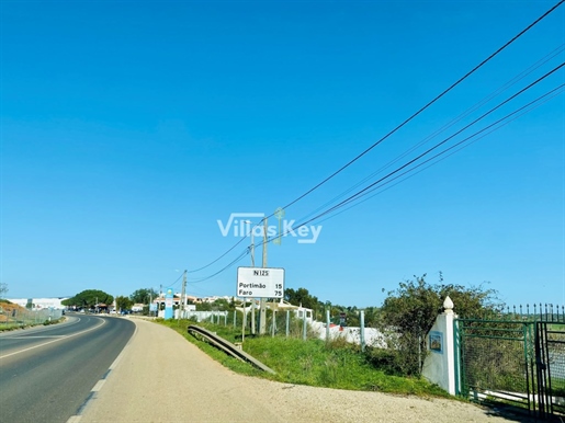 Land with houses, located on the 125 at the entrance of Lagos.