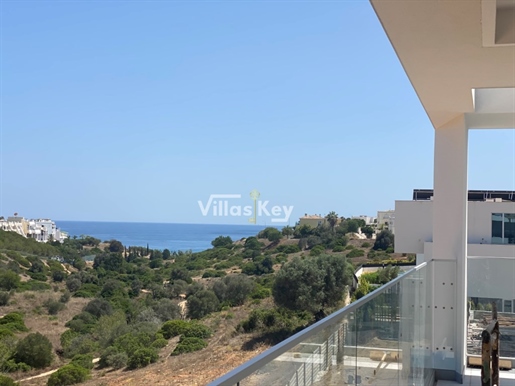 Villa for sale with 4 bedrooms and sea view, 500m from the beach in Lagos