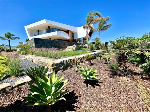 New Modern Villa near the beach with 4 bedrooms for sale in Porto de Mós, Lagos.