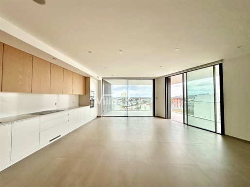 Apartamento último piso, com terraço privativo , vista mar, frente à Marina de Lagos/Algarve, Portug