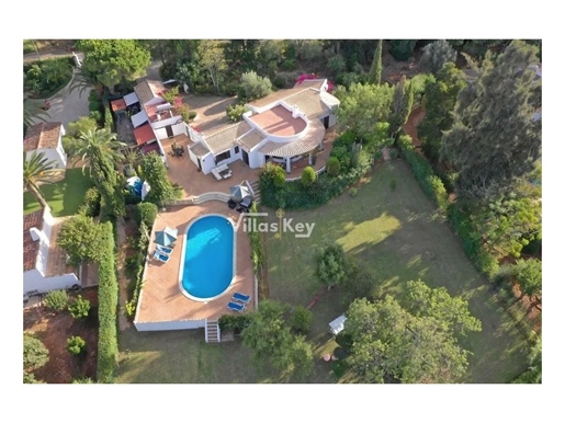 Single storey 3 bedroom villa with swimming pool