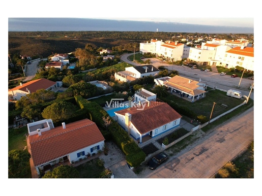 Villa in Strandnähe mit 3 Schlafzimmern, Pool und Garage zum Verkauf in Vale da Telha