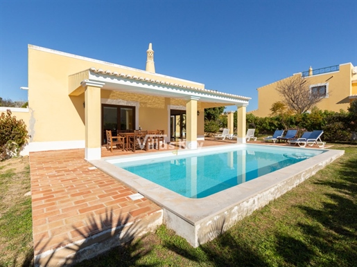 Villa mit Meerblick und privatem Pool in Luz
