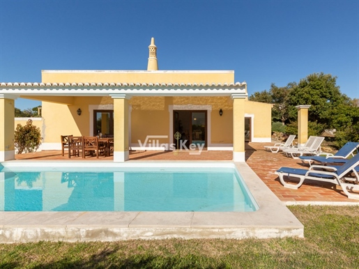 Villa with sea view and pool in Luz