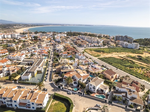 Villa de 12 dormitorios con piscina en venta en Lagos