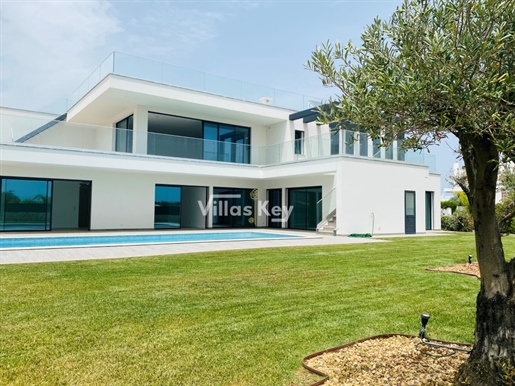 Ultramodernes Herrenhaus, zeitgenössischer und ultra-luxuriöser Stil in Ferragudo.