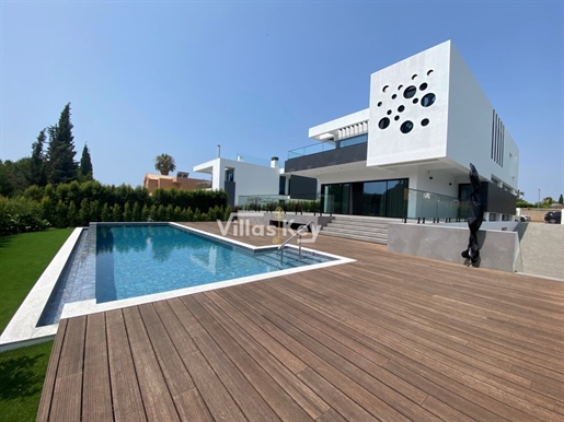 Moderna villa de 5 dormitorios con piscina en Vilamoura