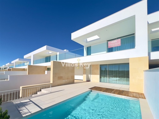 Neue moderne Villa mit drei Schlafzimmern in Lagos und Pool