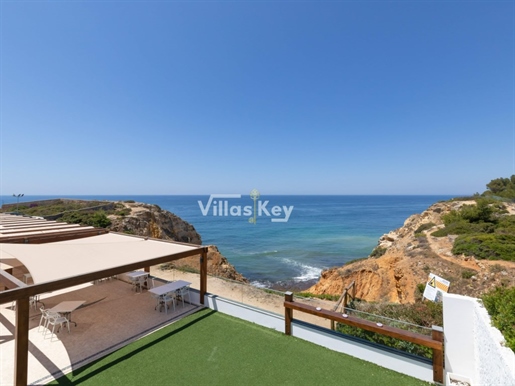 Villa avec une excellente vue sur la mer, 6 chambres à 5 minutes à pied de la plage de Carvoeiro.