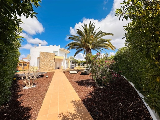 3 bedroom villa with pool, garden and 2 1 bedroom apartments in Lagos/Algarve/Portugal