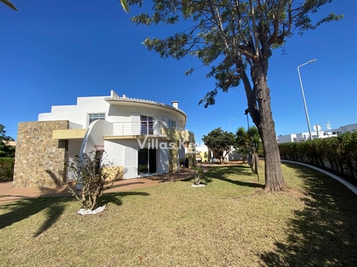 3 bedroom villa with pool, garden and 2 1 bedroom apartments in Lagos/Algarve/Portugal