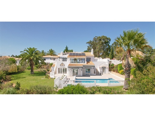 Villa with pool and sea view on the golf course