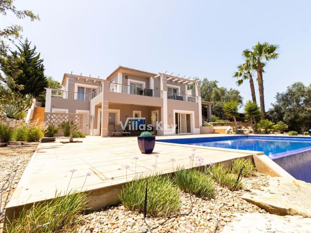 Villa mit 3 Schlafzimmern in Golf